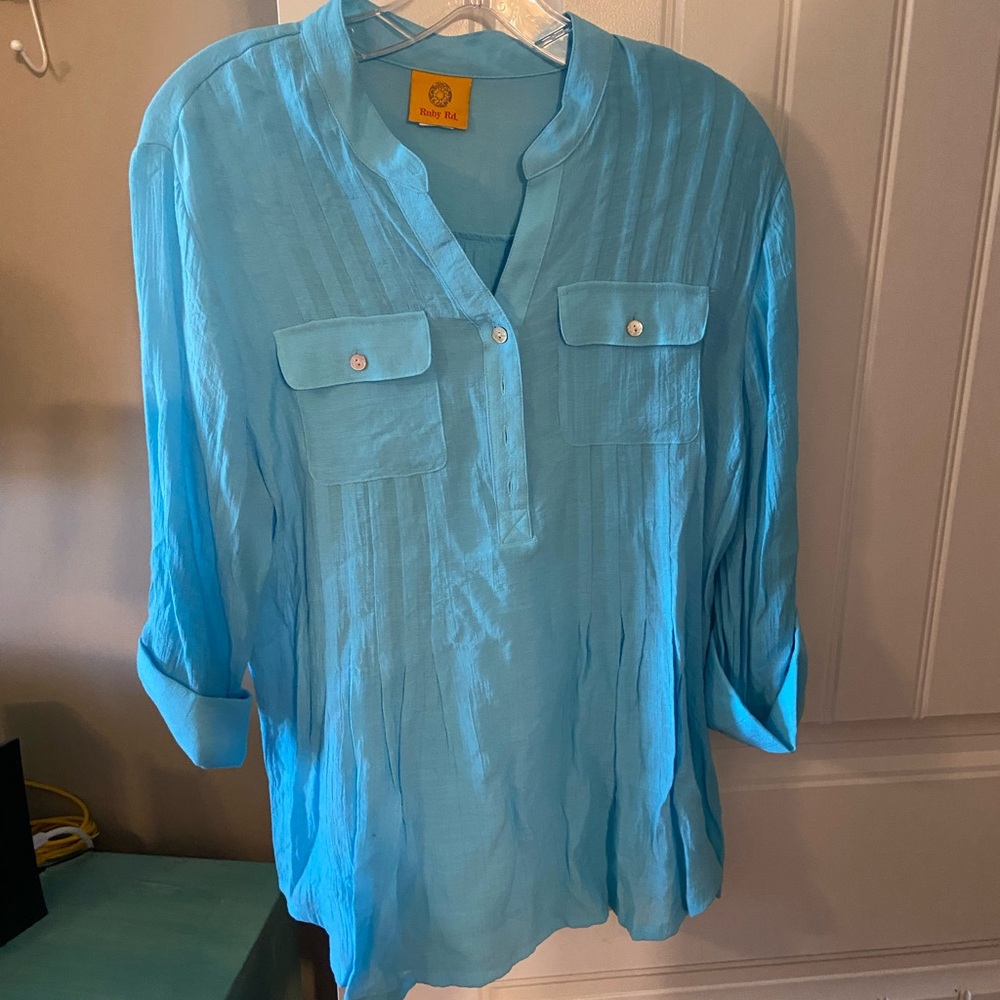 Blue Top 🩵 Size Medium